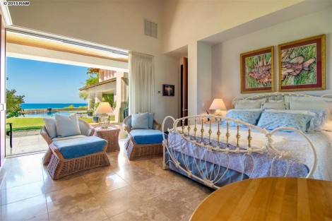 Oceanfront homes in Maui